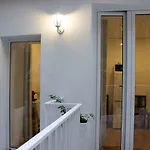 아파트 Red House By The River