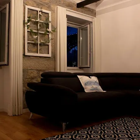 Red House By The River * Porto