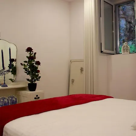 Red House By The River Appartement *