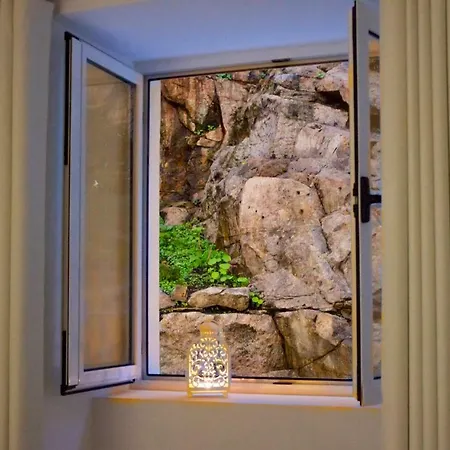 Red House By The River Daire Porto