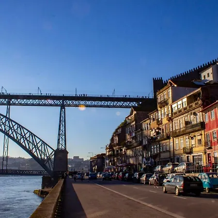 Daire Red House By The River