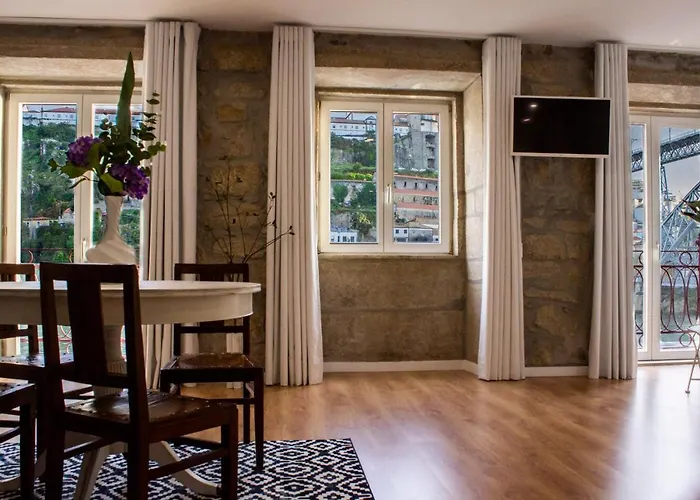 Red House By The River Πόρτο