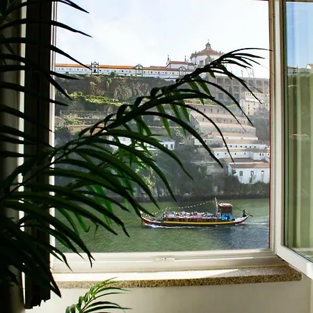 Apartment Red House By The River *