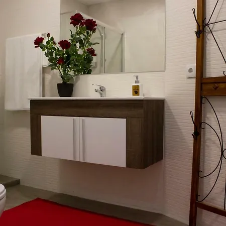 Red House By The River Apartman *