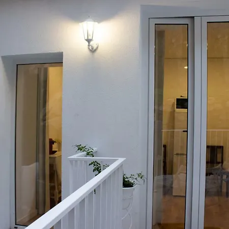 Apartman Red House By The River