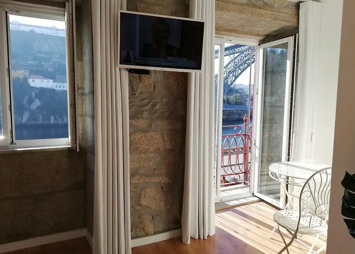 Red House By The River פורטו