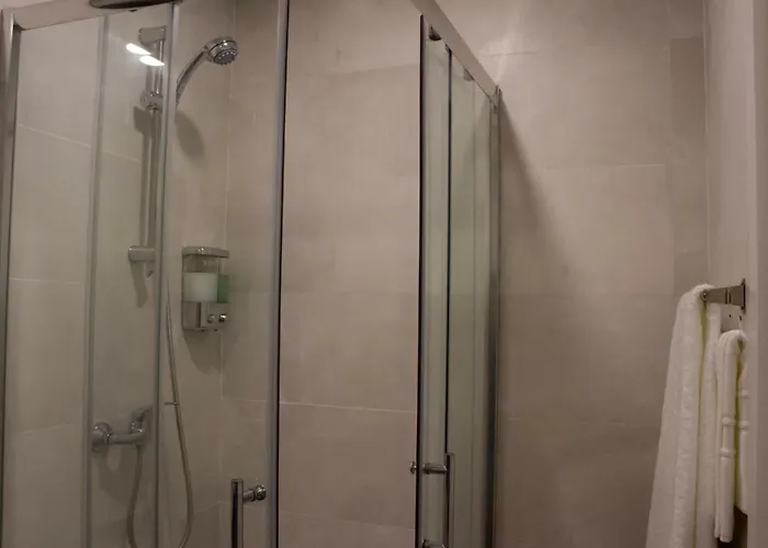 Red House By The River דירה