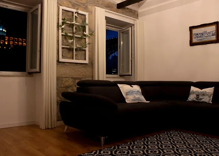 Red House By The River * פורטו