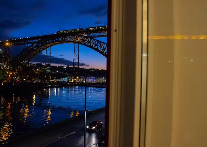 Red House By The River * Oporto