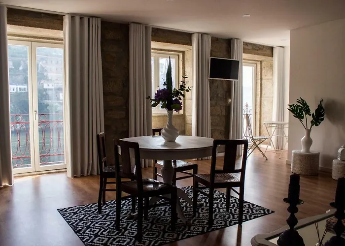 Red House By The River * Oporto